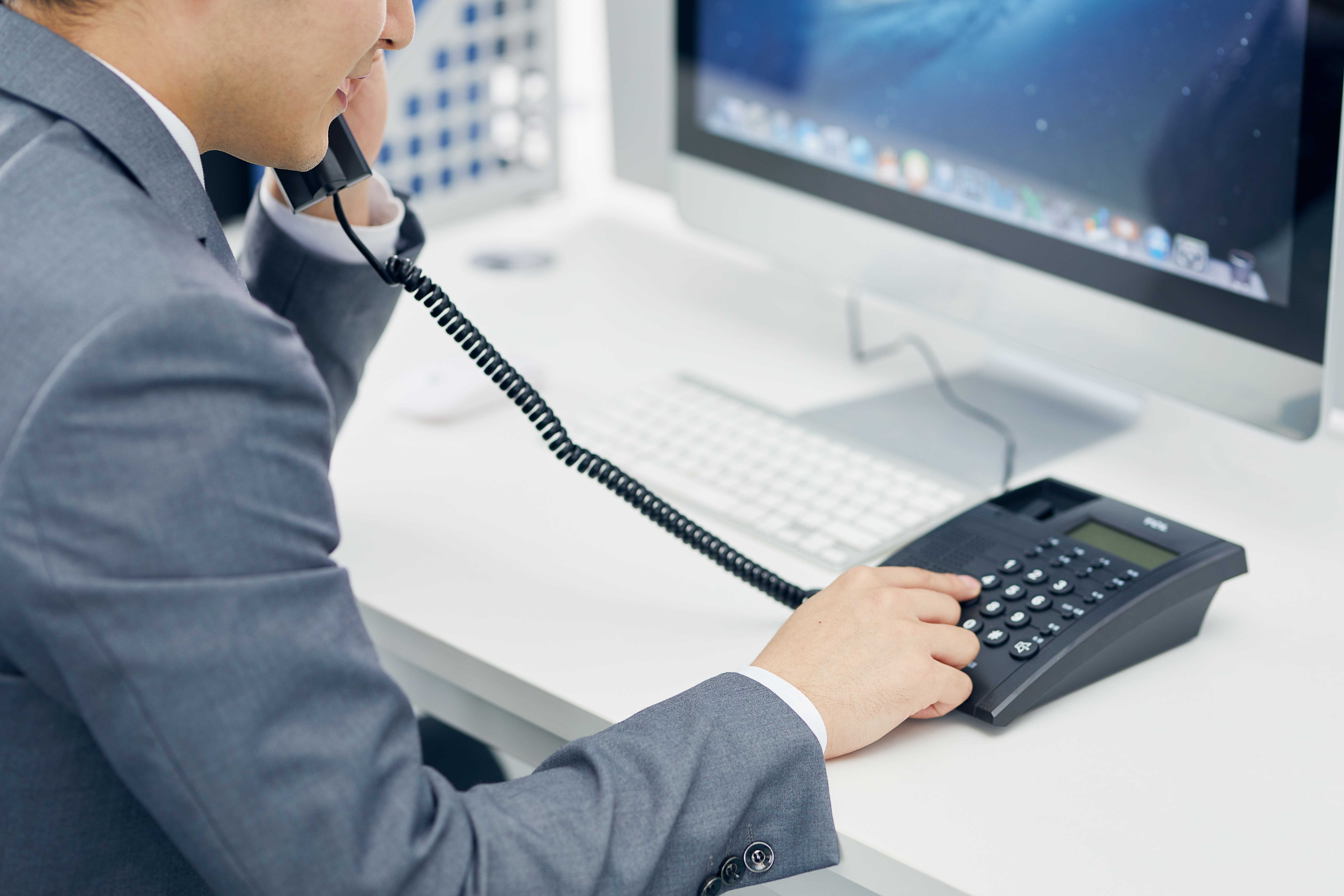 物业客服接听电话